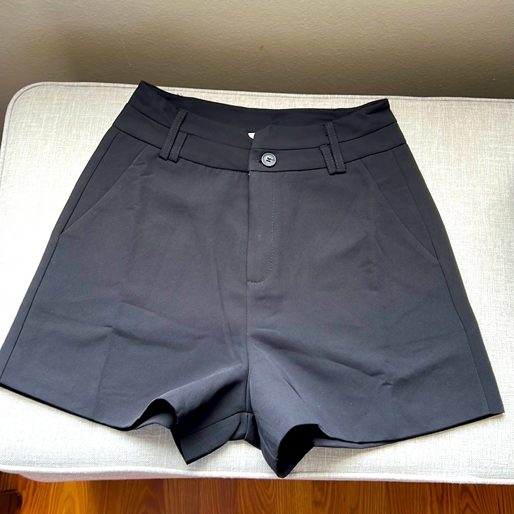 High Waist Black Short.